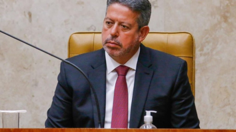 PT, PV, PCdoB e PSB formalizam apoio à reeleição de Lira na Câmara