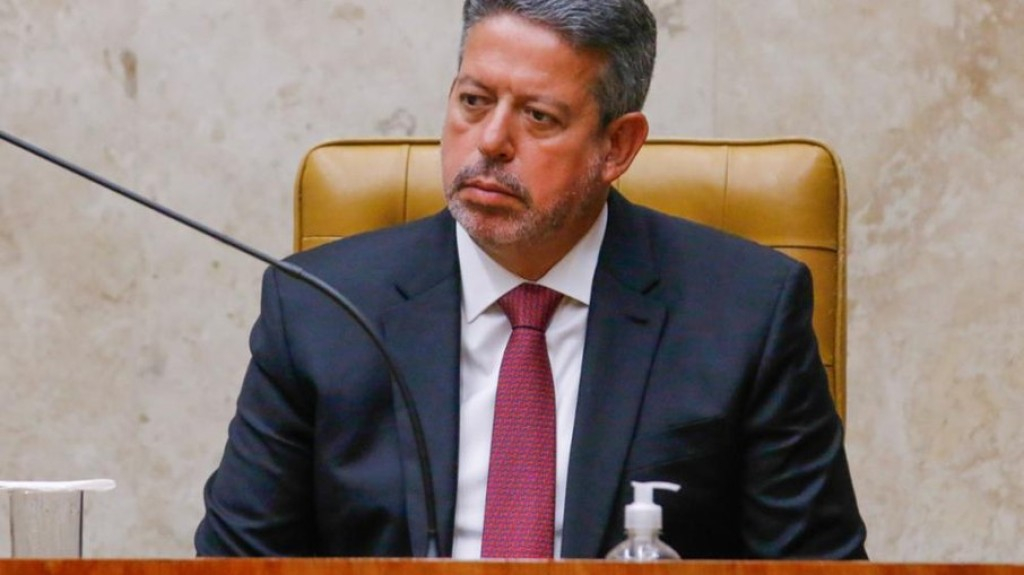 PT, PV, PCdoB e PSB formalizam apoio à reeleição de Lira na Câmara PT, PV, PCdoB e PSB formalizam apoio à reeleição de Lira na Câmara