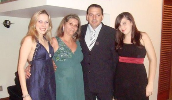 Fártima com as filhas, Marcela e Bruna, e o marido, Joacyr