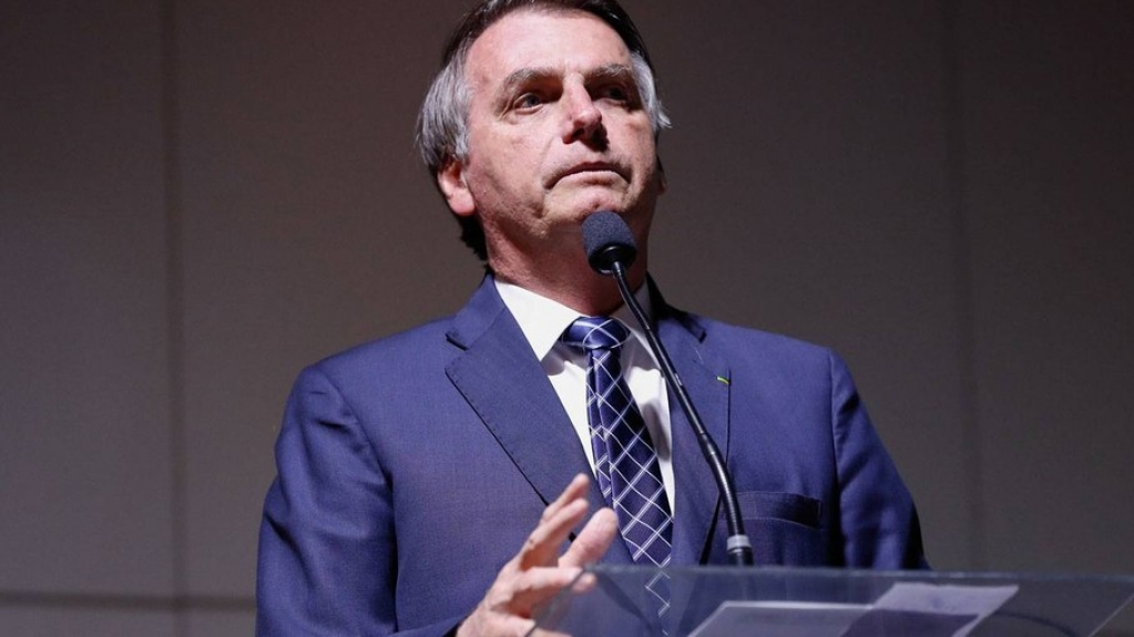 Bolsonaro fala em Bolsa Família de R$ 300 para 22 milhões de pessoas