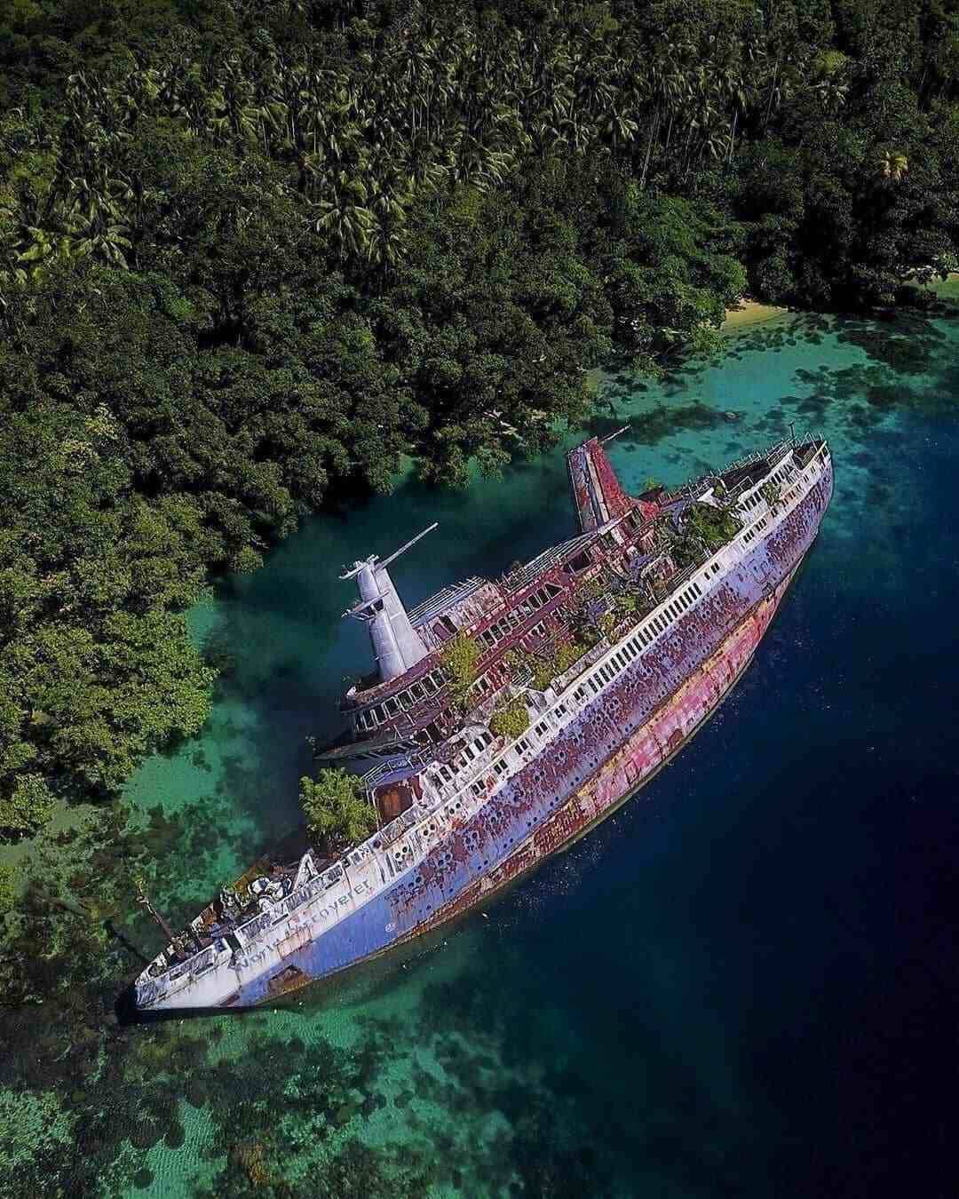 MS Discoverer naufragou nas Ilhas Salomão em 2000 . Foto: Reprodução/Instagram