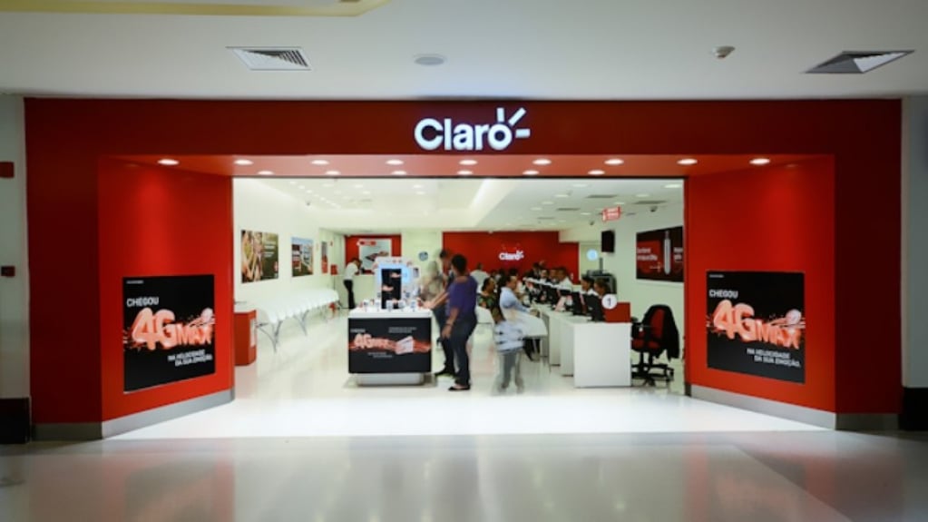 Claro paga R$ 10 mil em indenização por deixar cliente na linha por 5 horas