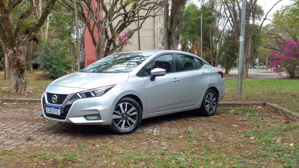 Nissan Versa Advance 1.6: sedã compacto com conforto de médio