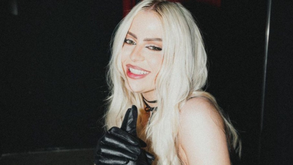 Luísa Sonza encontra fãs em Portugal após desembarcar para shows Luísa Sonza encontra fãs em Portugal após desembarcar para shows
