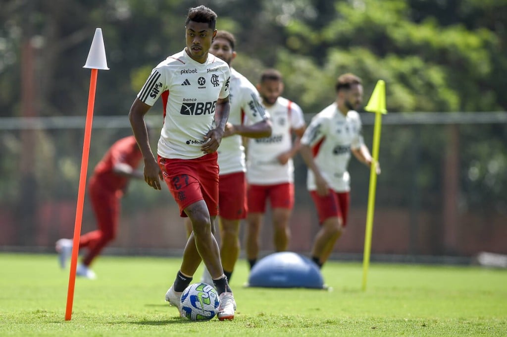 Flamengo inicia semana com foco na partida contra o Athletico-PR