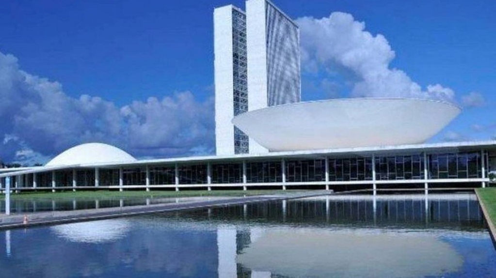 Congresso articula 'estado emergência' para liberar mais gastos Congresso articula 'estado emergência' para liberar mais gastos