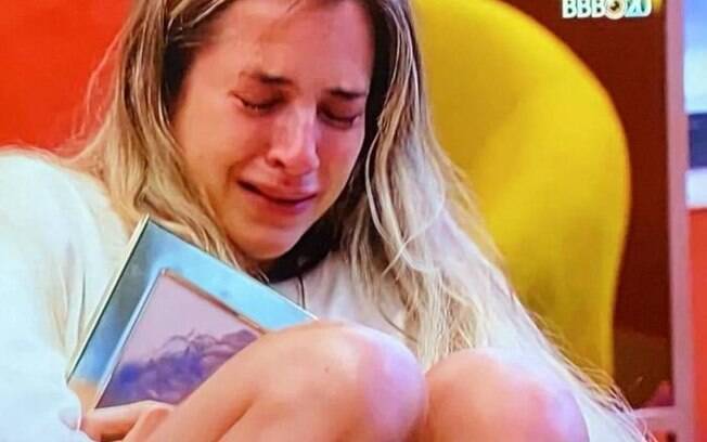 gabi martins chorando