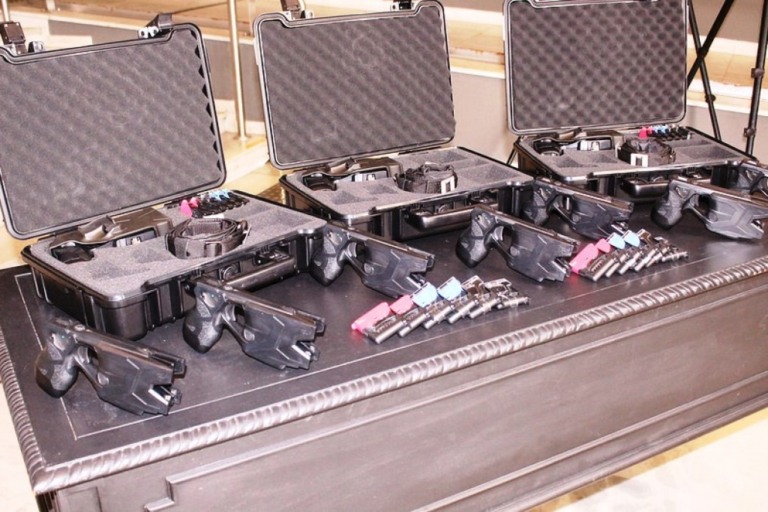 PM recebeu novas armas de choque em janeiro; cabo usa equipamento em Marília