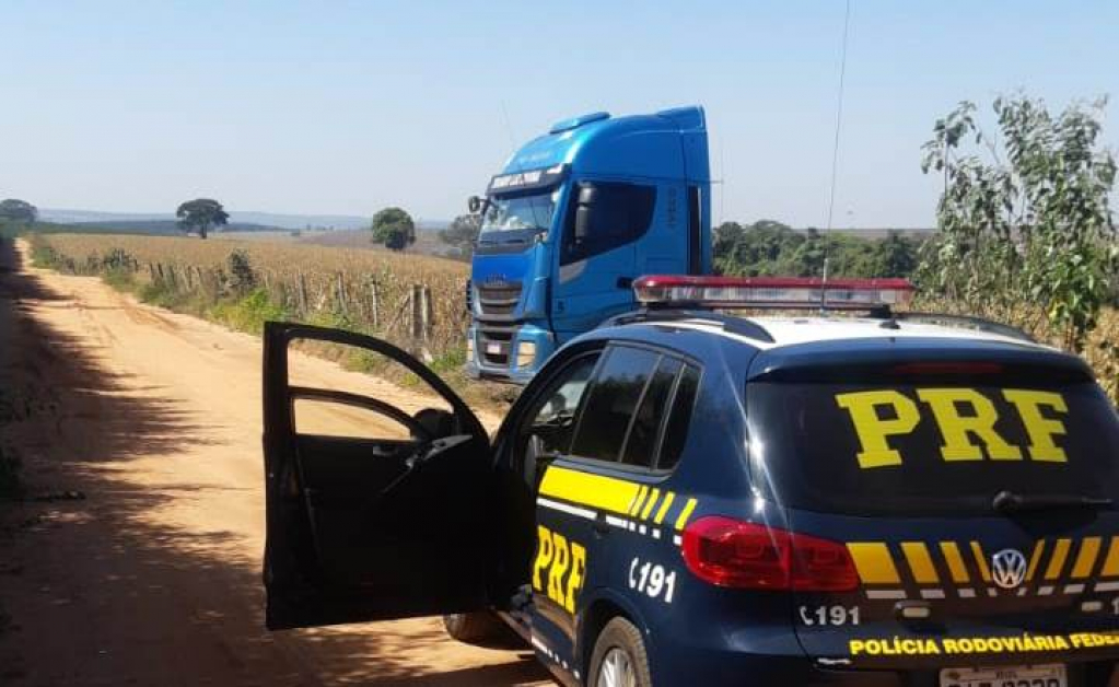 PRF atende roubo de carga em Campos Novos e motorista acaba preso