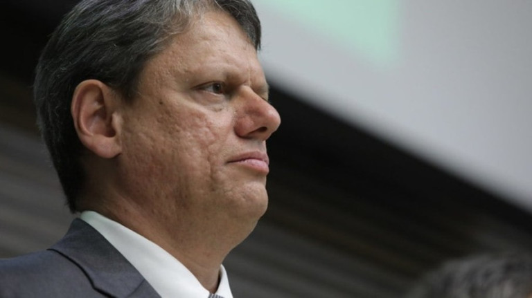 Tarcísio elogia Haddad, mas diz que 'lua de mel' de Lula vai acabar