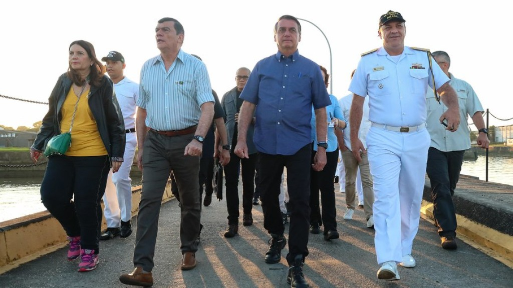 Bolsonaro participa de romaria fluvial do Círio de Nazaré no Pará