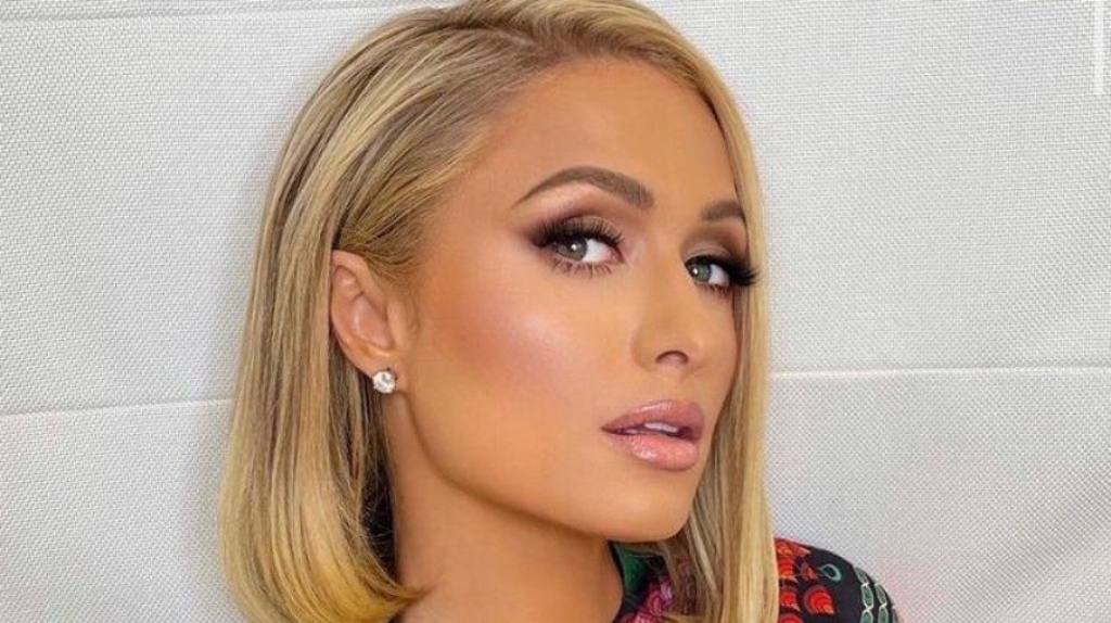 Paris Hilton nega gravidez: "Esperando até depois do casamento"