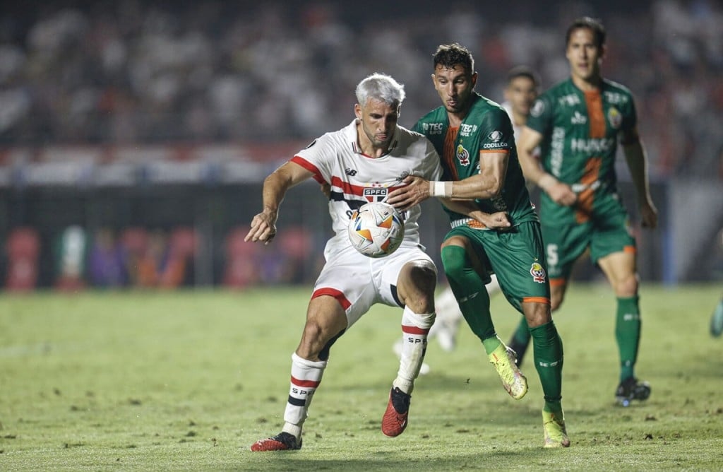 São Paulo sofre, mas conquista vitória suada na Libertadores