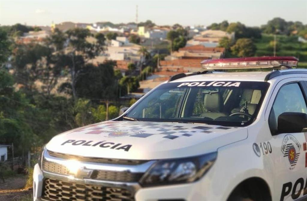 PM flagra adolescentes com drogas; acusado vendia para pagar dívida