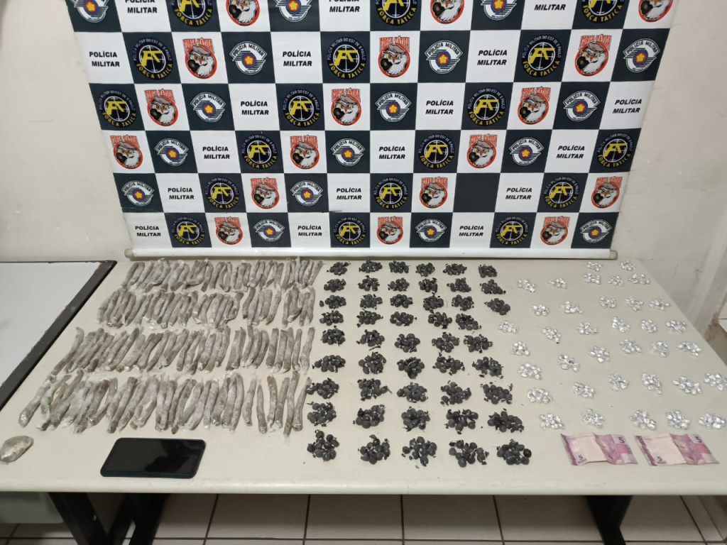 Jovem é preso com 900 porções de cocaína, crack e maconha em Marília