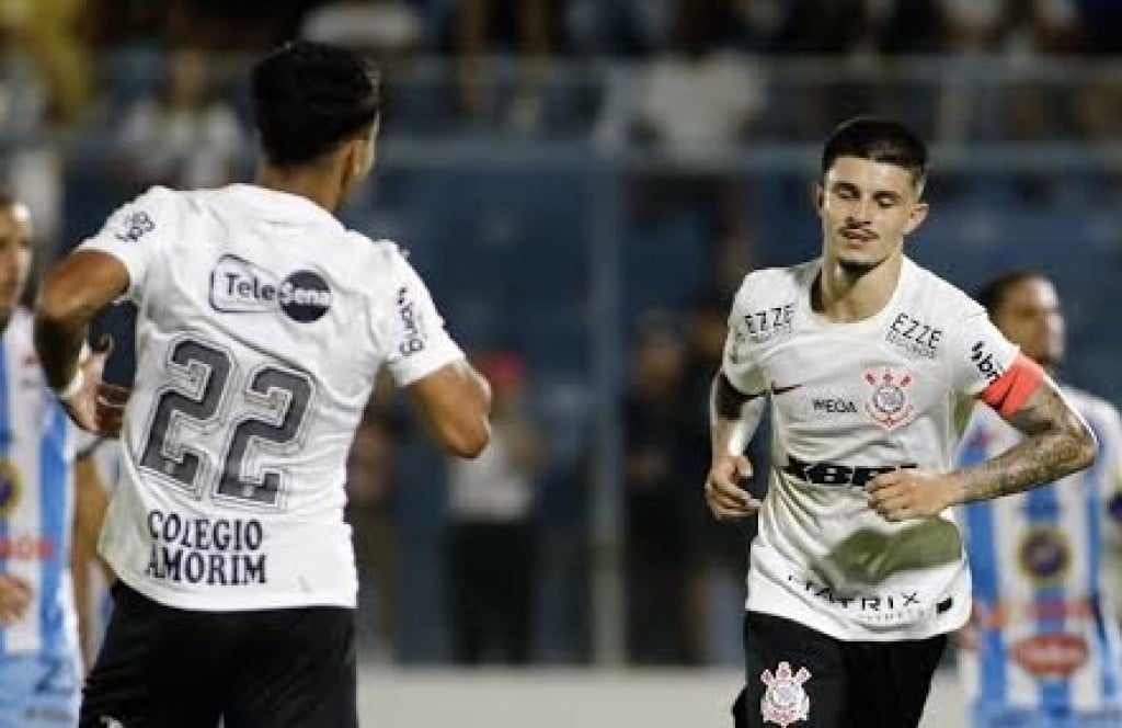 Corinthians entra em campo já classificado e fica só no empate