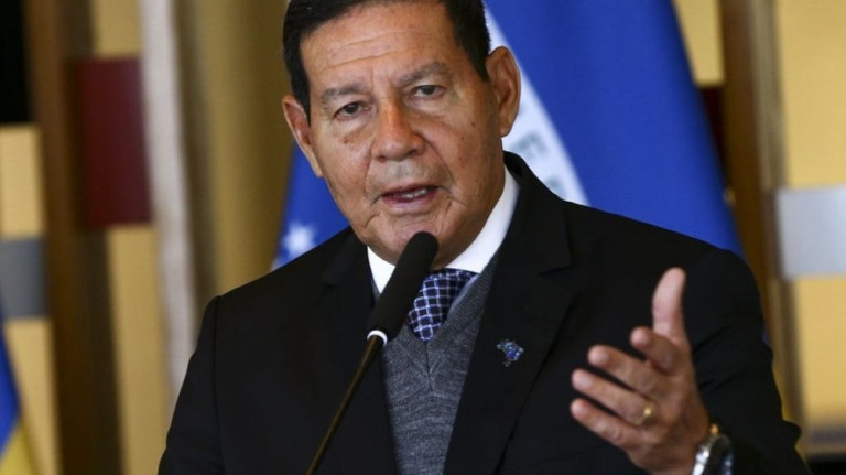 Mourão diz a aliados que discurso em TV será surpreendente