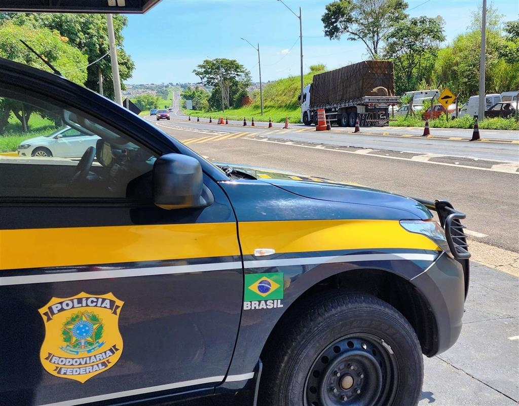 PRF em Marília flagra motorista sem descanso, uso e posse de 'rebites'