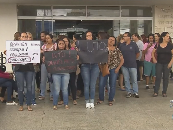 Cuidadoras protestam em frente à prefeitura – Reprodução/TV Tem