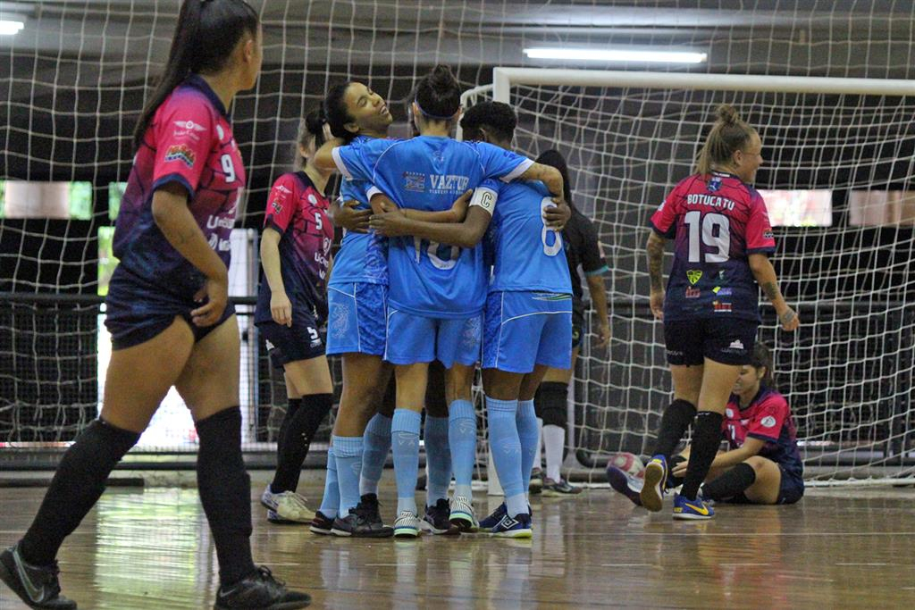 Futsal feminino de Marília goleia e vai disputar semifinal da Liga Paulista