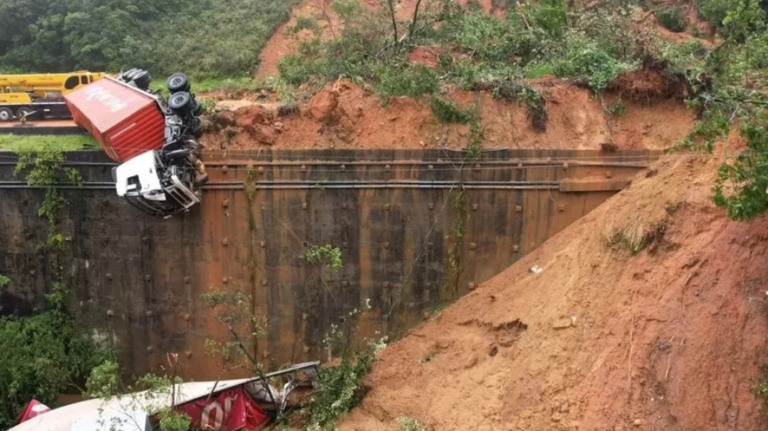 Parte BR-376 pode desabar, diz Defesa Civil do Paraná