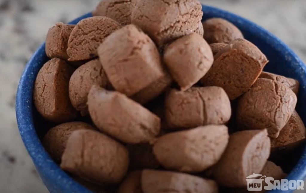 Para a alegria da criançada aprenda a fazer essa maravilhosa receita de Biscoitinhos de Chocolate