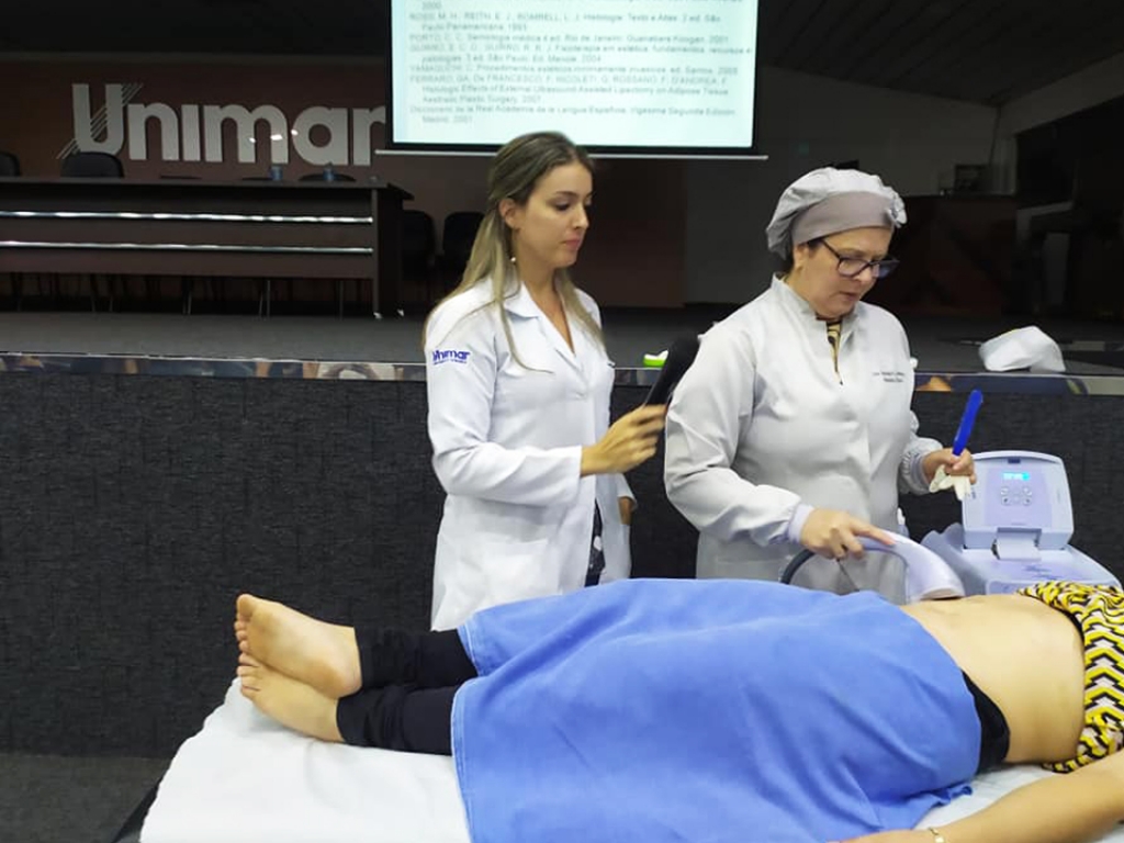 Acadêmicos e egressos comemoram o Dia do Biomédico na Unimar