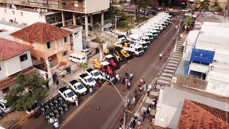 Prefeitura apresneta veículos da frota municipal – Ivan Evangelista Jr