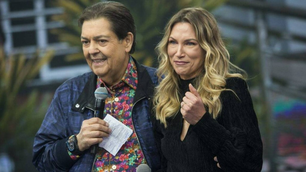 Com saída de Faustão da Band, Anne Lottermann se declara: ‘Sorrindo’