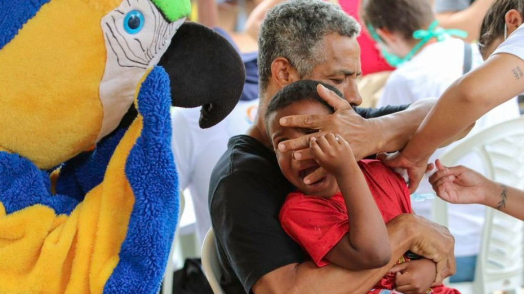 Zoológico de Brasília utiliza 'animais' para auxiliar a vacinação Zoológico de Brasília utiliza 'animais' para auxiliar a vacinação