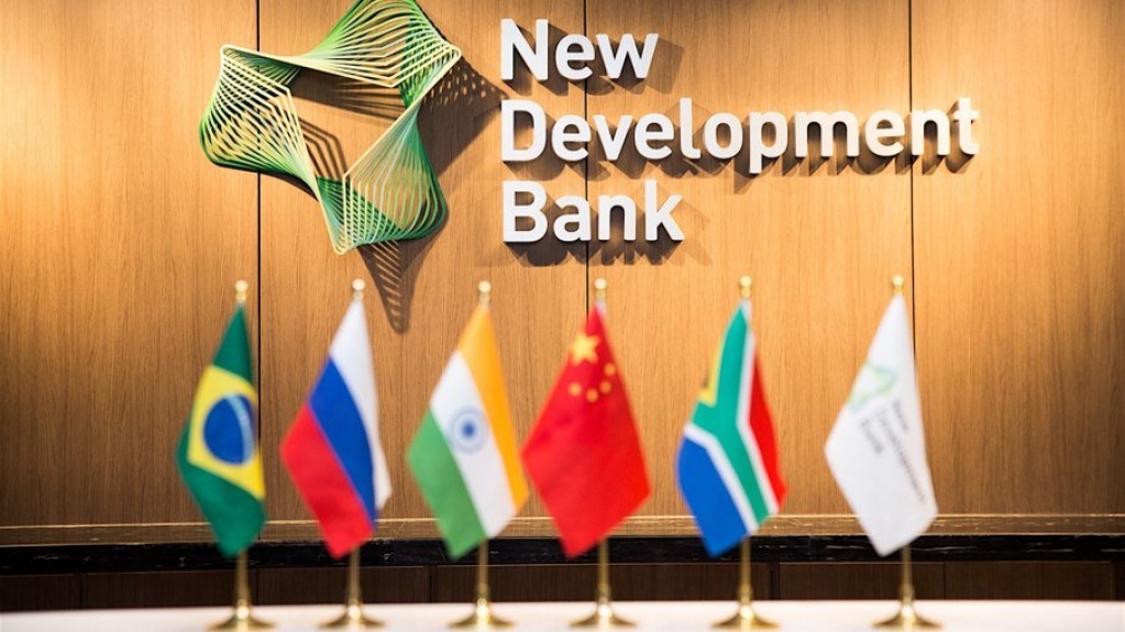 Em meio à guerra, banco dos Brics suspende transações para Rússia Em meio à guerra, banco dos Brics suspende transações para Rússia