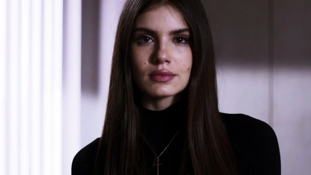 Camila Queiroz rebate Globo e fala em punição após mudança de contrato