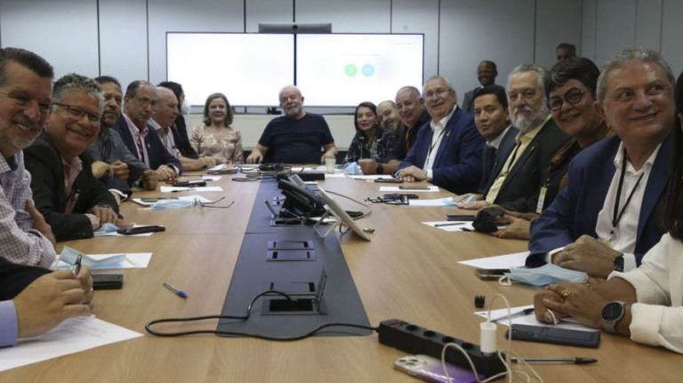 Lula se encontra com sindicalistas para debater imposto sindical