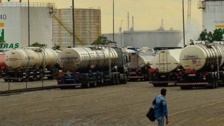 Refinaria privatizada da Petrobras trava disputa com estatal no Cade
