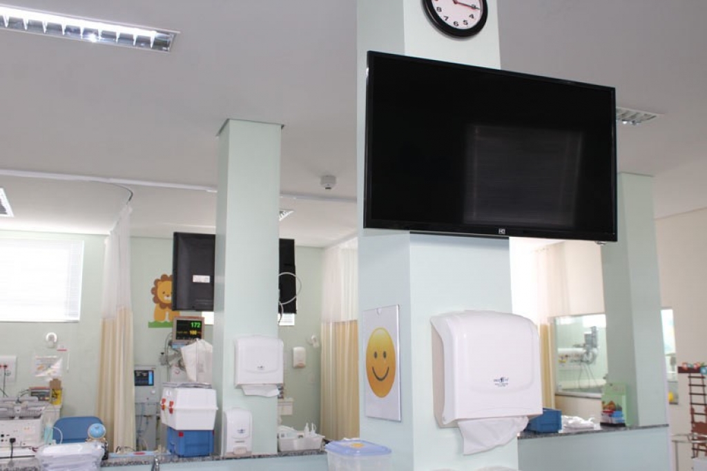 Bloco pediátrico da Santa Casa faz campanha para comprar televisores em Marília