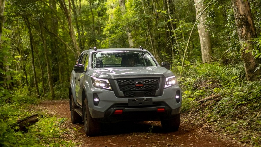 Andamos na nova Nissan Frontier no meio da mata fechada na Argentina