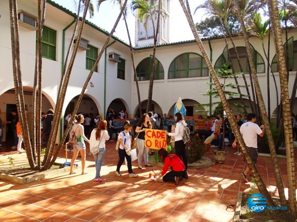 Estudantes no prédio da Famema: campus pode adequar instalações