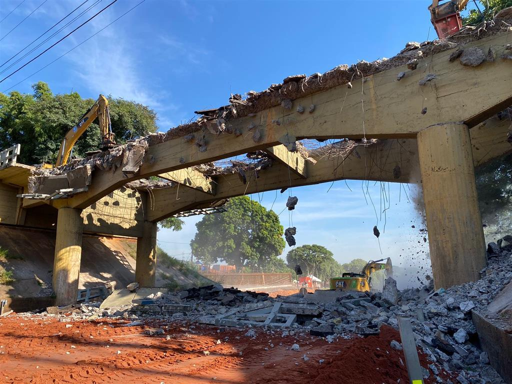 Obra de novo viaduto muda tráfego na SP-294 no sábado em Oriente