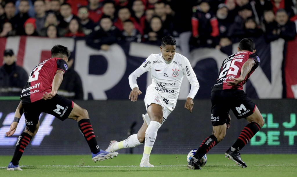 Corinthians elimina o Newell’s e avança às quartas da Sul-Americana