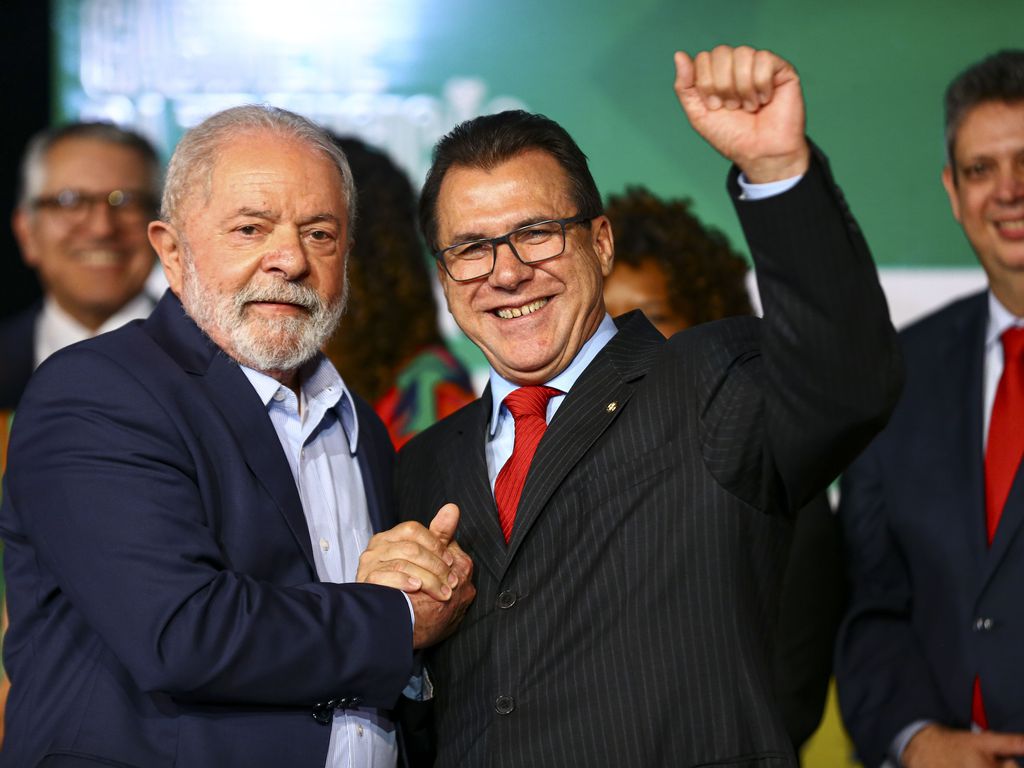 O presidente eleito, Luiz Inácio Lula da Silva, e o futuro ministro do Trabalho, Luiz Marinho, durante anúncio de novos ministros que comporão o governo.. Foto: Marcelo Camargo/Agência Brasil - 22.12.2022