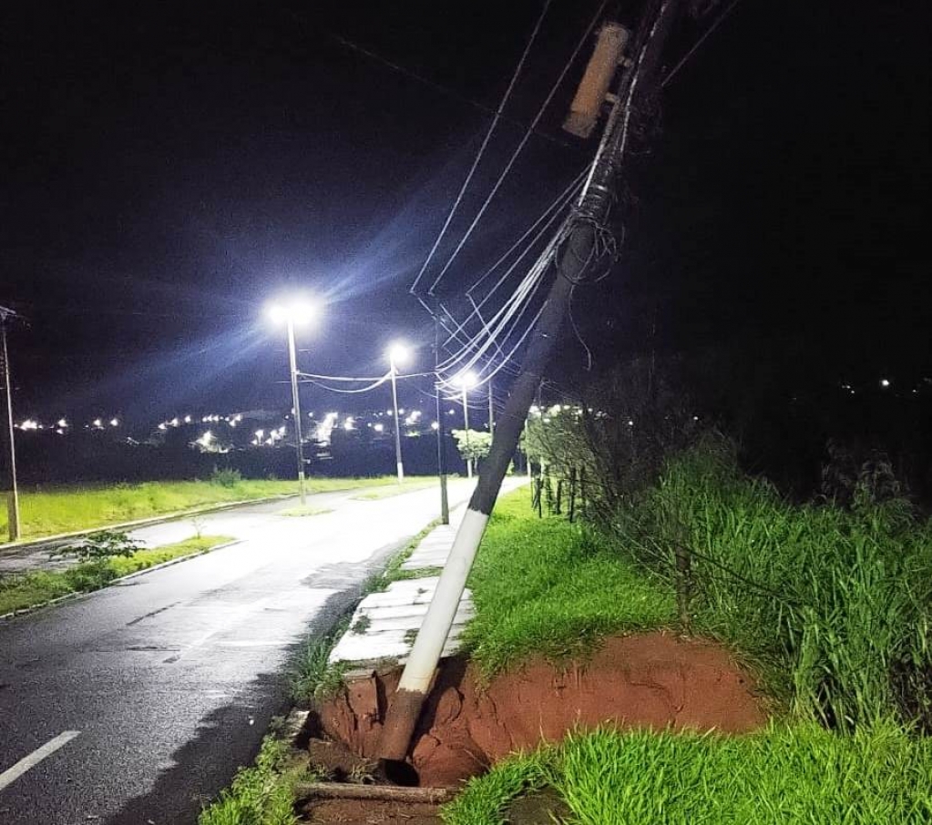 Chuva deixa bairros sem água, fecha unidades de saúde e mais danos em Marília