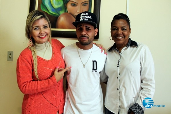 Secretária da Cultura, Taís Monteiro, com Johnny Walkman e Denise Justino, assessora técnica da Secretaria – Divulgação,