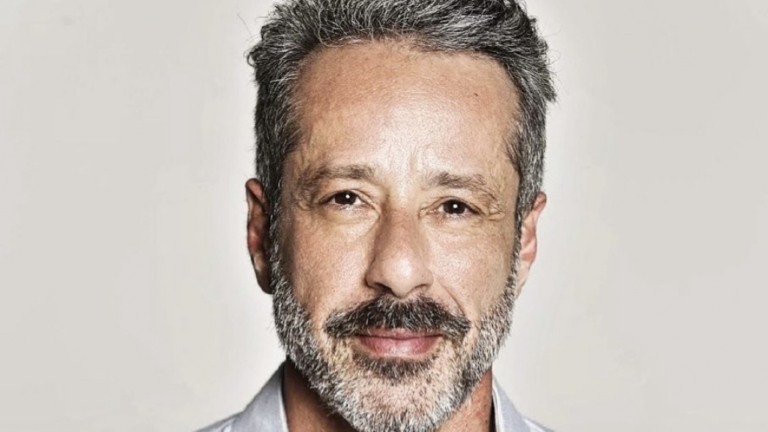 Otávio Martins agradece as mensagens após morte da mãe: "A vida segue"