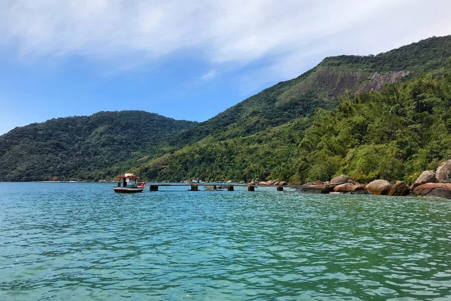 Região tranquila de Saco do Mamanguá, em Paraty, serviu de paraíso tropical privativo para Edward e Bella. Foto: Reprodução