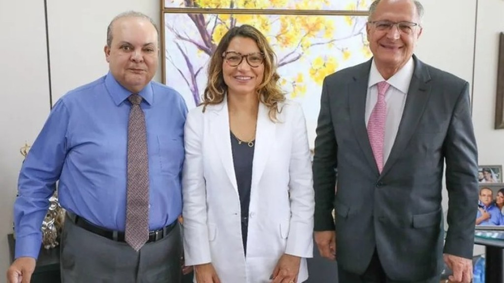 Janja e Alckmin se reúnem com Ibaneis para discutir posse de Lula Janja e Alckmin se reúnem com Ibaneis para discutir posse de Lula