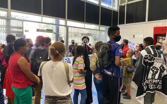 Membros de ocupações entraram na ALMG reivindicando apoio do Legislativo.