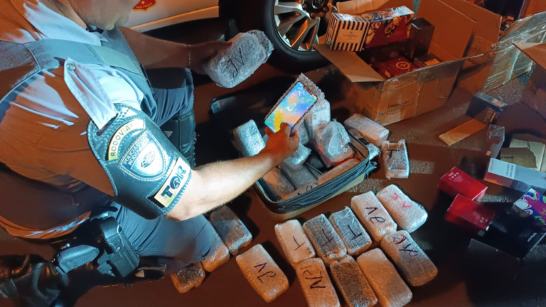 Casal paraguaio é detido com celulares e perfumes em Palmital