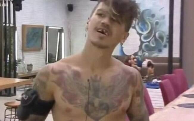 Biel aparece sem dentes em 