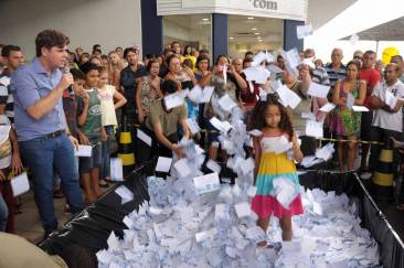 Alexandre Camacho no primeiro sorteio: campanha entrega 12 carros