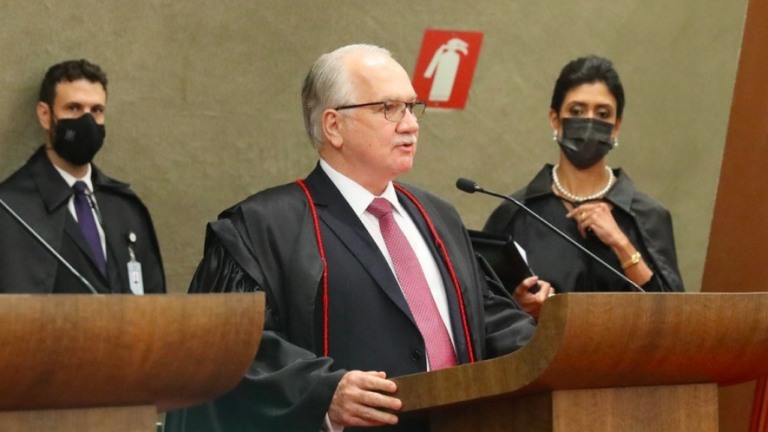 Em posse no TSE, Fachin pede 'compromisso inarredável com a verdade'